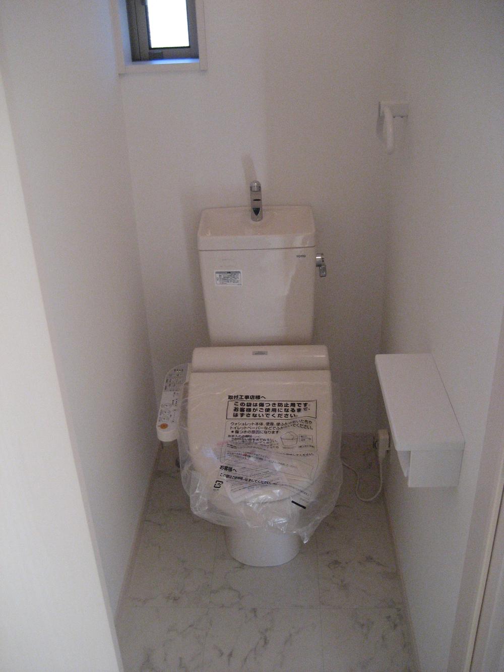 Toilet. Indoor (12 May 2013) Shooting