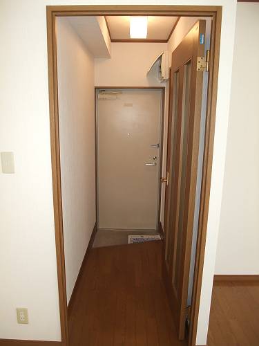 Other room space. Although a studio, The living room - there is a neatly corridor between the entrance ☆