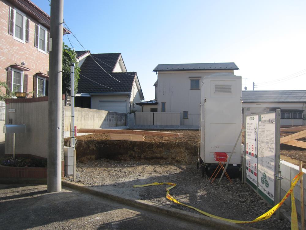 Local photos, including front road. Local (11 May 2013) Shooting