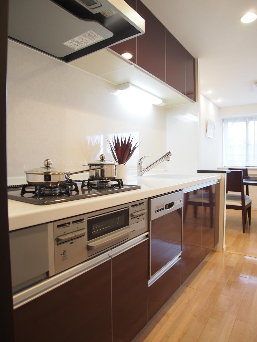 Kitchen. Indoor (12 May 2013) Shooting