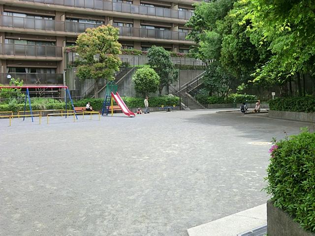 park. Kikuna 10m to Third Street Park