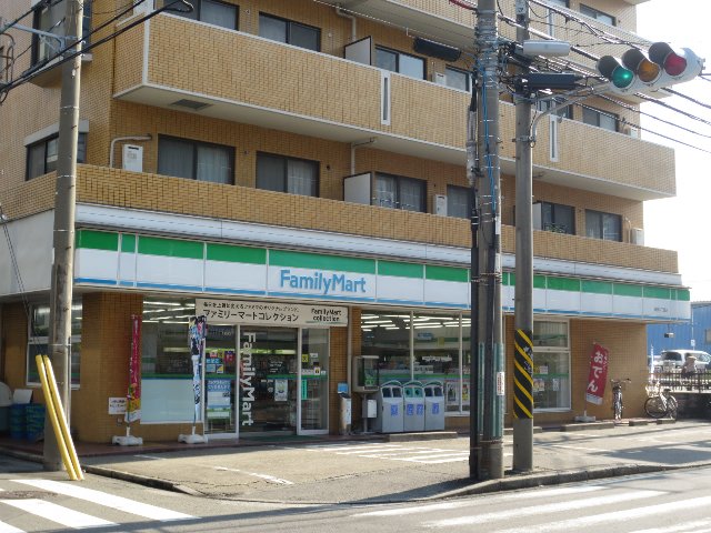 Convenience store. FamilyMart Hiyoshi 6-chome store up (convenience store) 263m