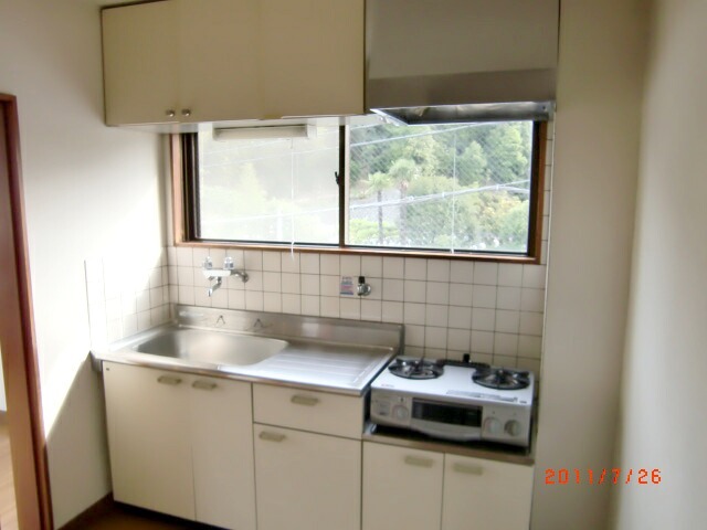 Kitchen. Two-burner gas stove is Installed