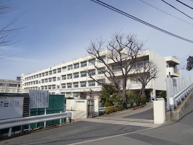 Junior high school. 850m to Shinohara junior high school