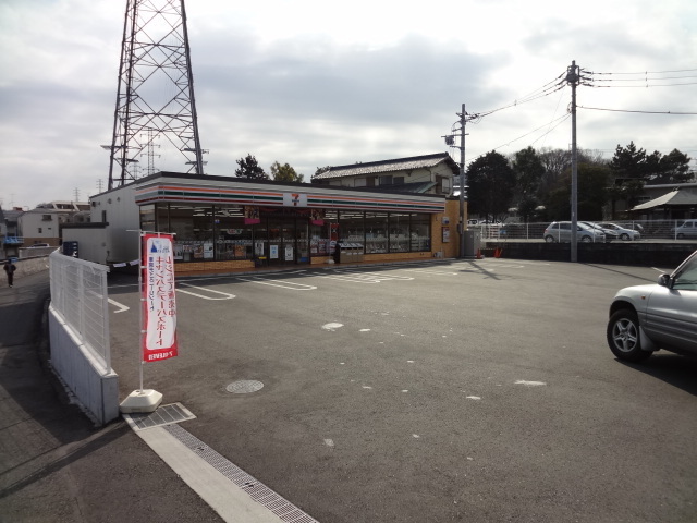 Convenience store. Seven & # 8722; Eleven Yokohama Hiyoshihon-cho Station store up (convenience store) 850m