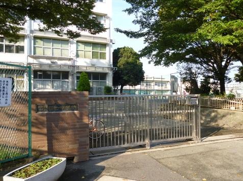 Junior high school. Tarumachi 1800m until junior high school