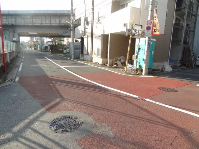 Local photos, including front road. Local shooting