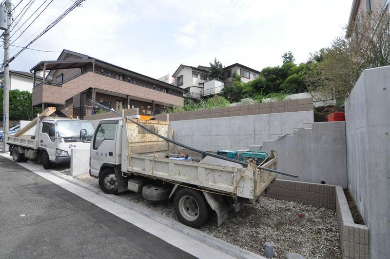 Local photos, including front road. Local (10 May 2013) Shooting