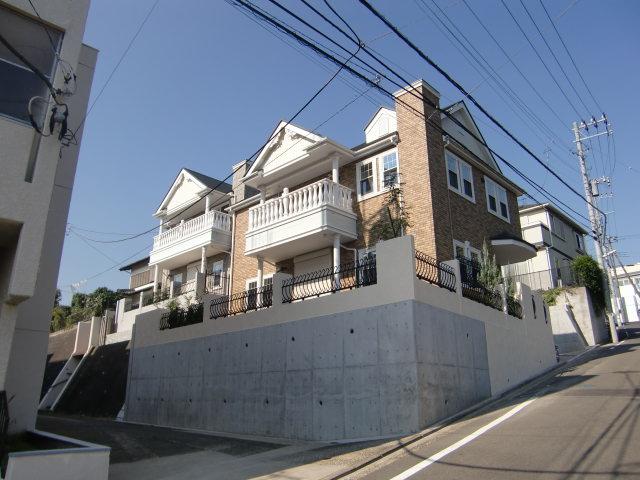 Local photos, including front road. Local (10 May 2013) Shooting