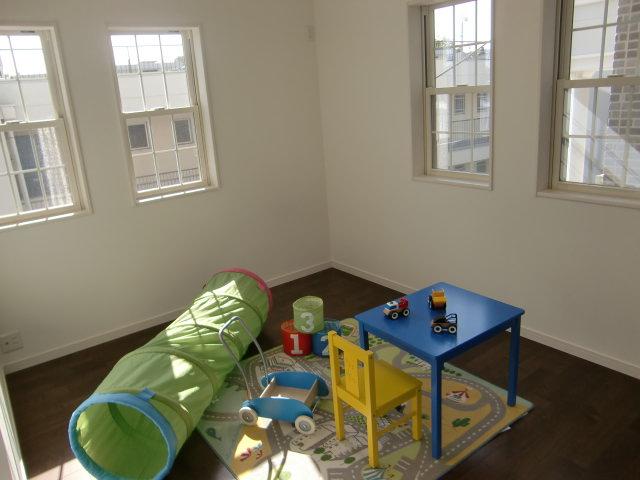 Non-living room. Indoor (10 May 2013) Shooting