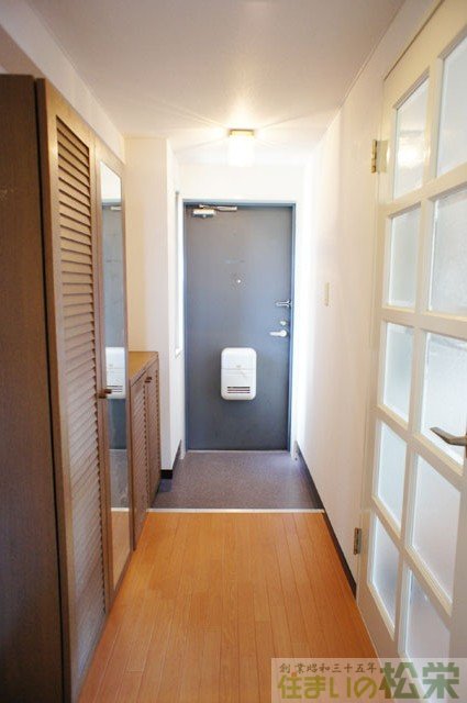 Entrance. Large shoe box