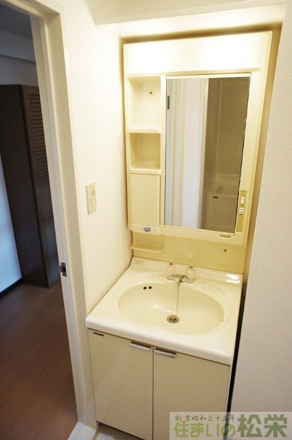 Washroom. Independent wash