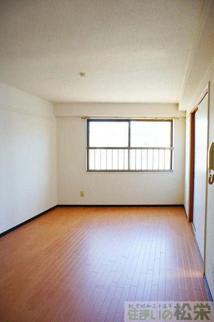 Living and room. Since the top floor of a Kimochiyoshi