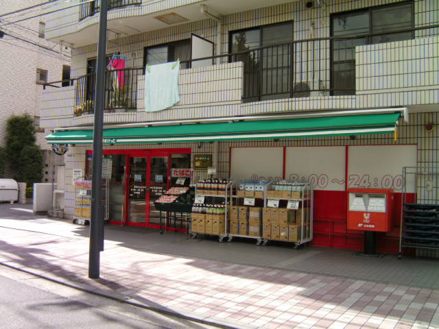 Supermarket. Maibasuketto Tsunashimahigashi store up to (super) 530m