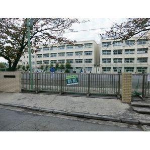 Primary school. 557m to Yokohama Municipal Morooka Elementary School