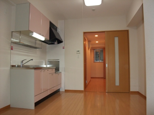 Kitchen. Kitchen table is a two-necked gas stove installation Allowed! !