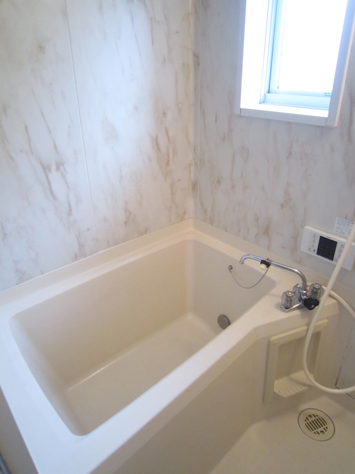 Bath. With add-fired function [There is a window in the bathroom]