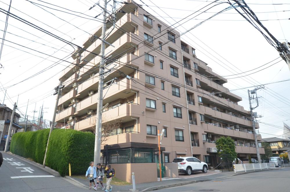 Local appearance photo. Local (12 May 2013) Shooting