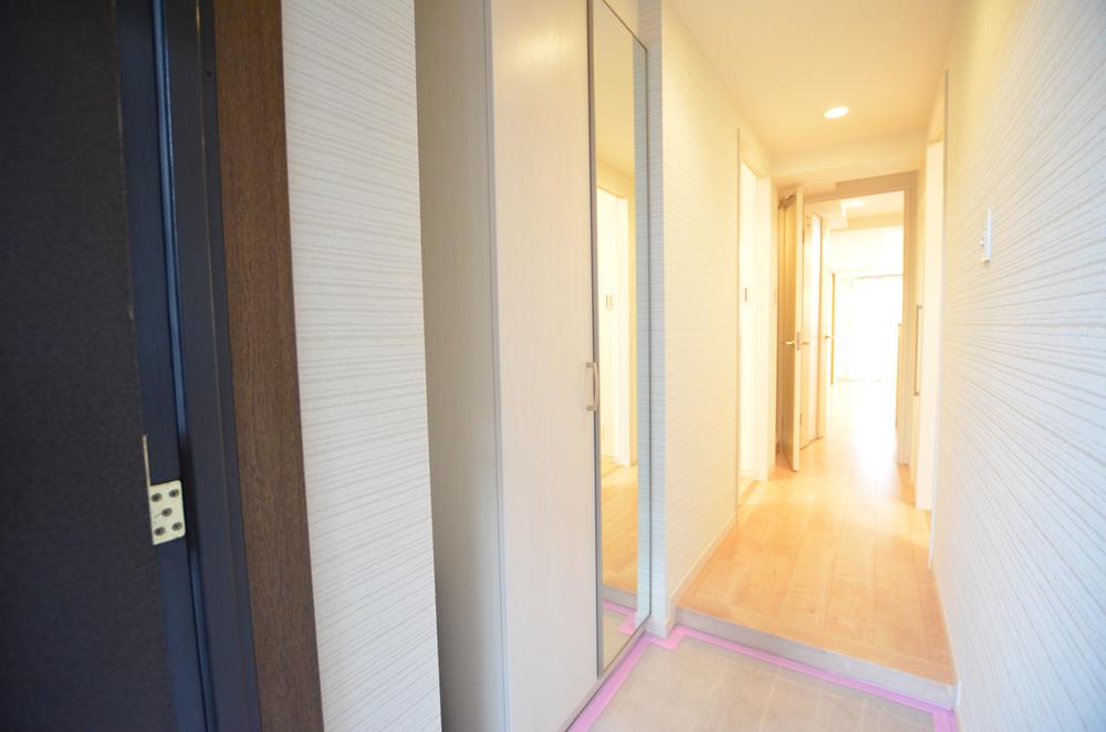 Entrance. Local (12 May 2013) Shooting