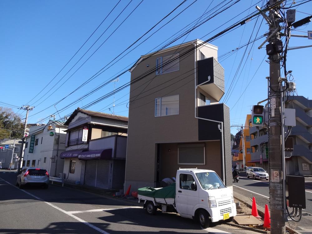 Local appearance photo. Local (11 May 2013) Shooting