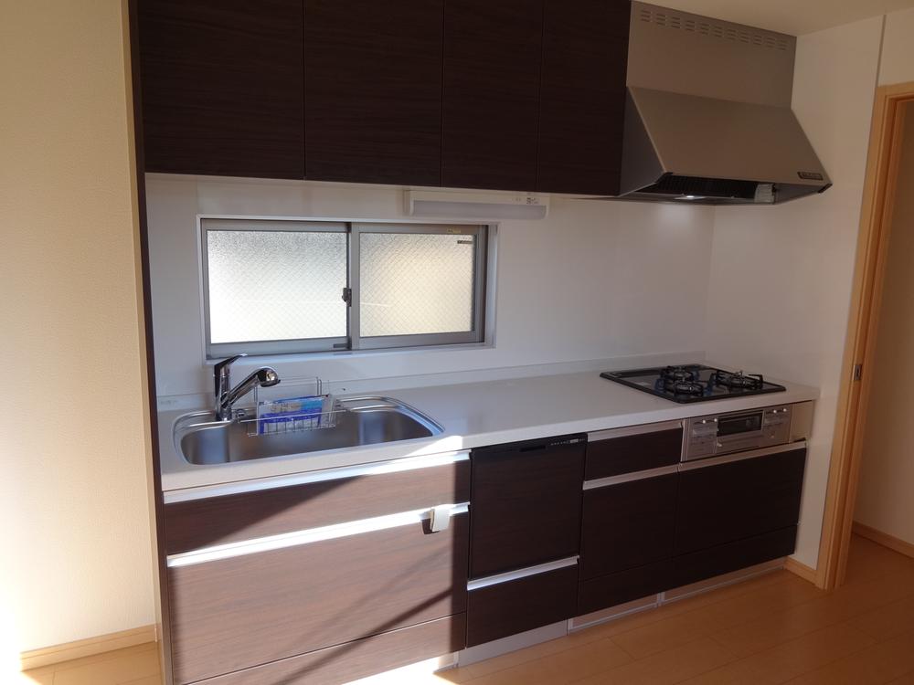 Kitchen. Indoor (11 May 2013) Shooting