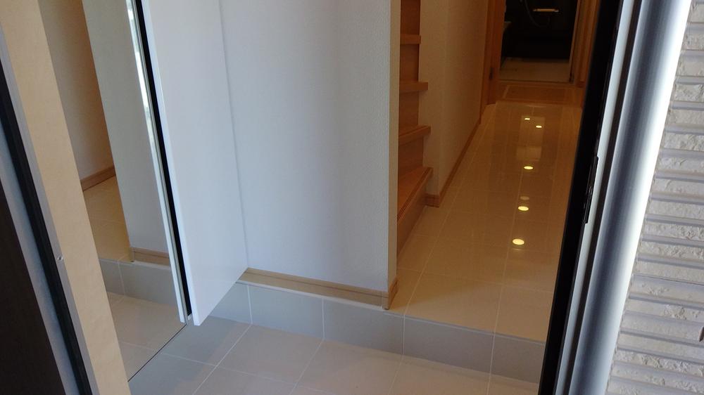 Entrance. Local (11 May 2013) Shooting