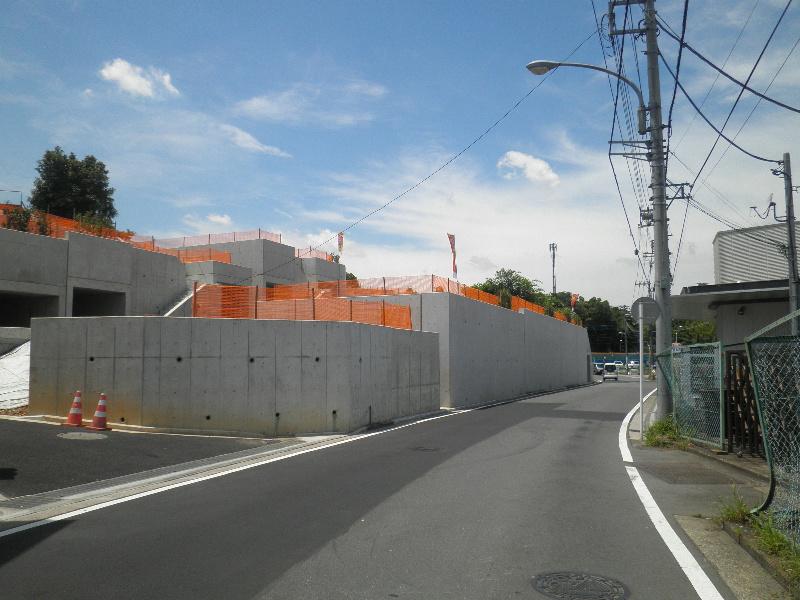 Local photos, including front road. Frontal road