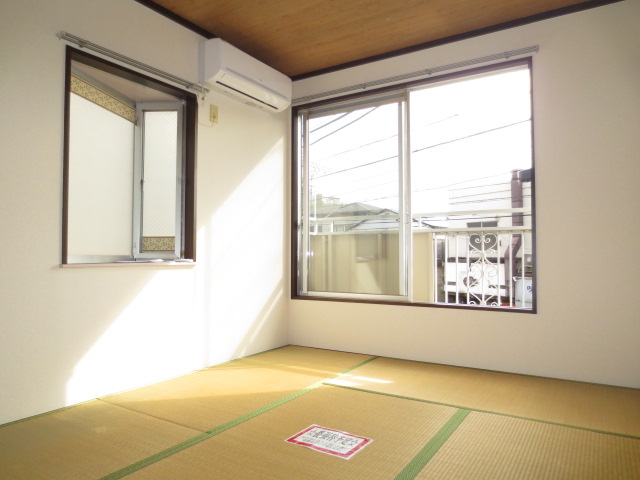 Living and room. ● bright living room of the two-sided lighting ●