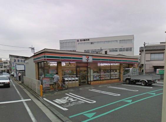 Convenience store. Until the Seven-Eleven 350m