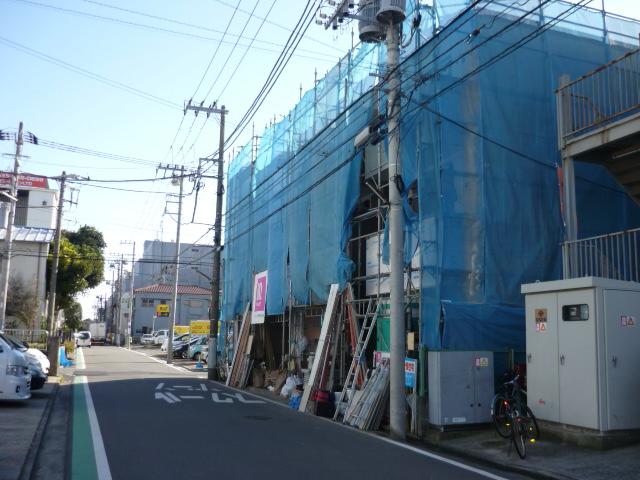 Local photos, including front road. Local (12 May 2013) Shooting