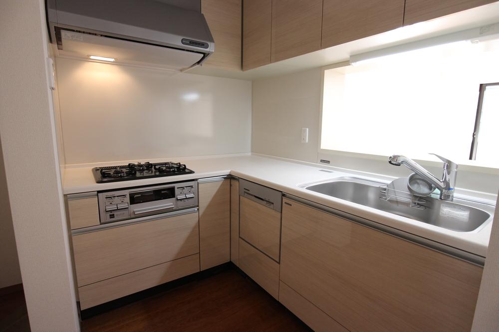 Kitchen. Dishwasher ・ With water purifier