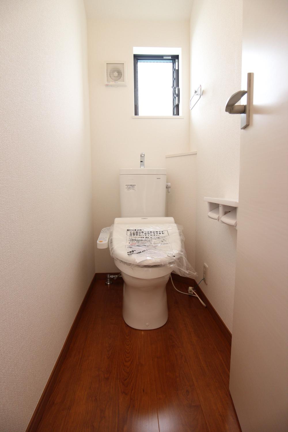 Toilet. Indoor (12 May 2013) shooting bright shower toilet!
