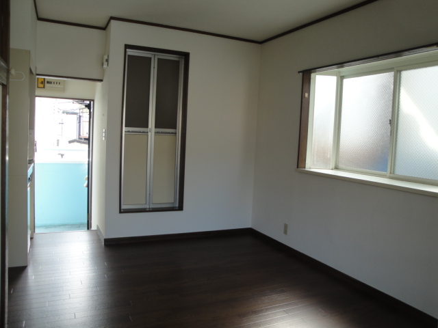 Living and room. Overlooking the entrance