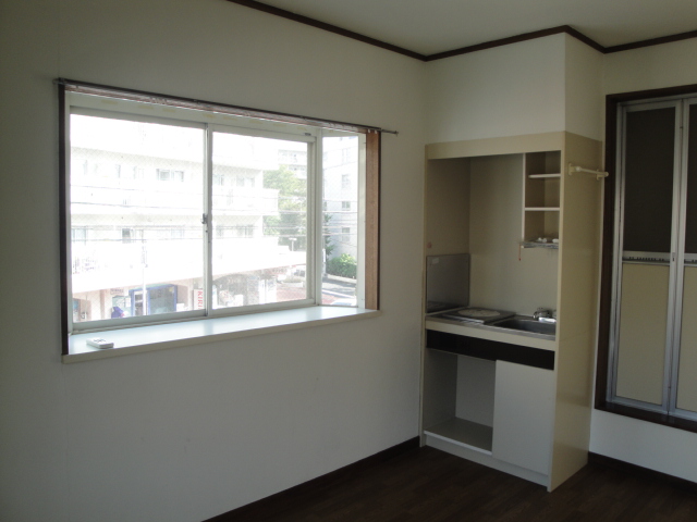 Kitchen. Electric stove