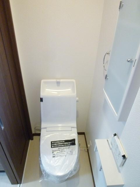 Toilet. Building 2 Indoor (November 21, 2013) Shooting