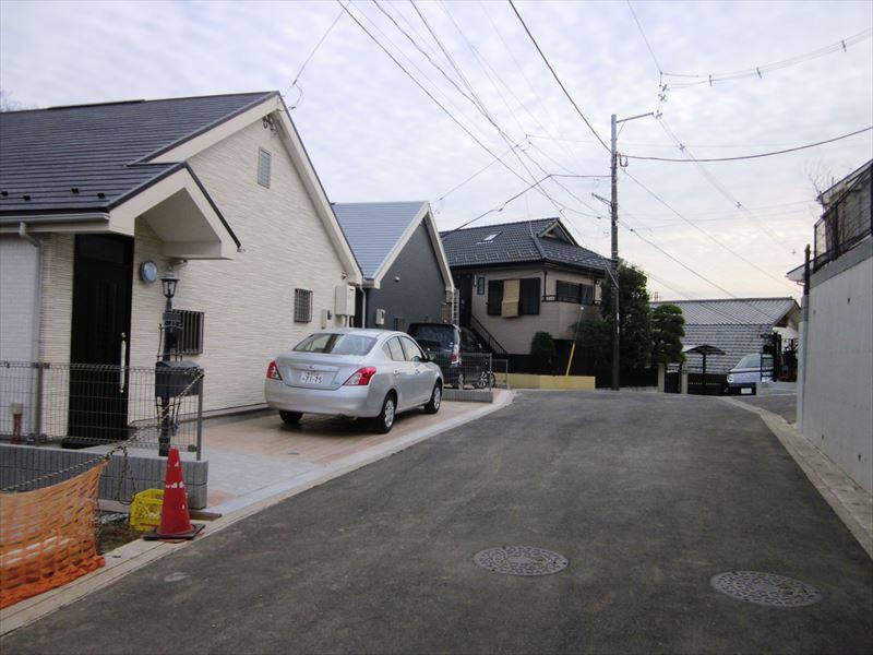 Local photos, including front road. Local (12 May 2013) Shooting