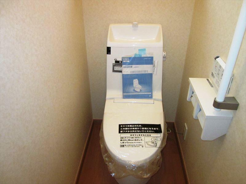 Toilet. Indoor (12 May 2013) Shooting