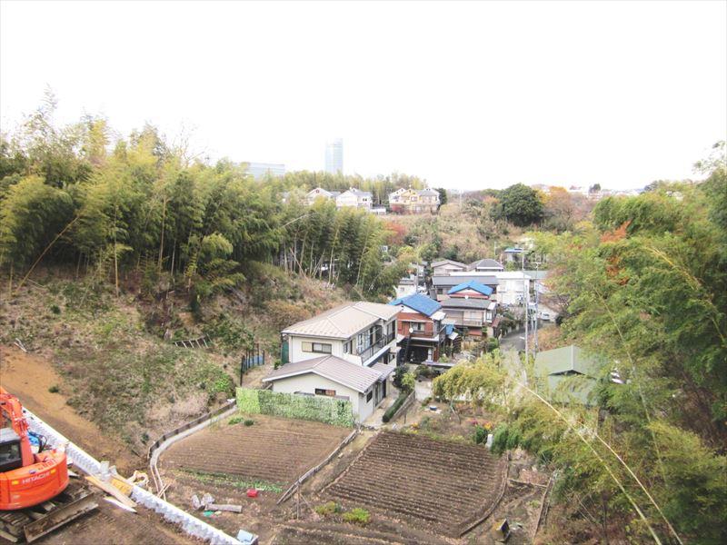 View photos from the dwelling unit. View from the site (December 2013) Shooting