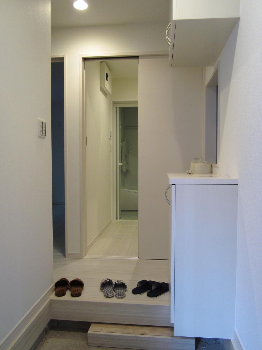 Entrance. Example of construction