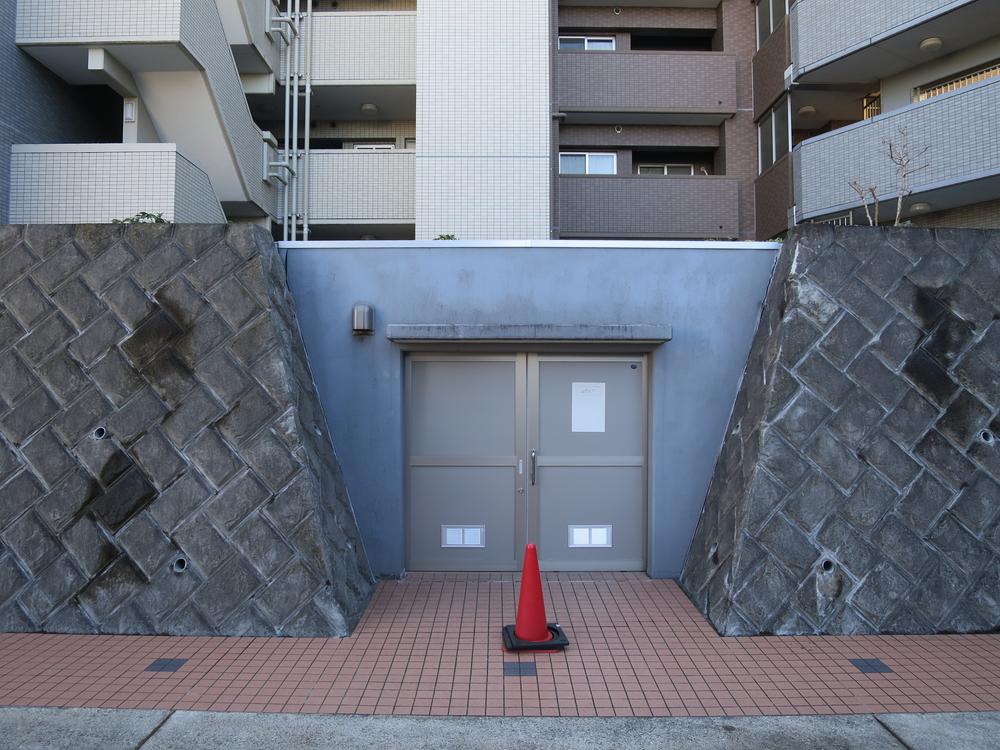 Other common areas. It is available 24 hours waste ponds.  ※ You can open and close in a dwelling unit key.