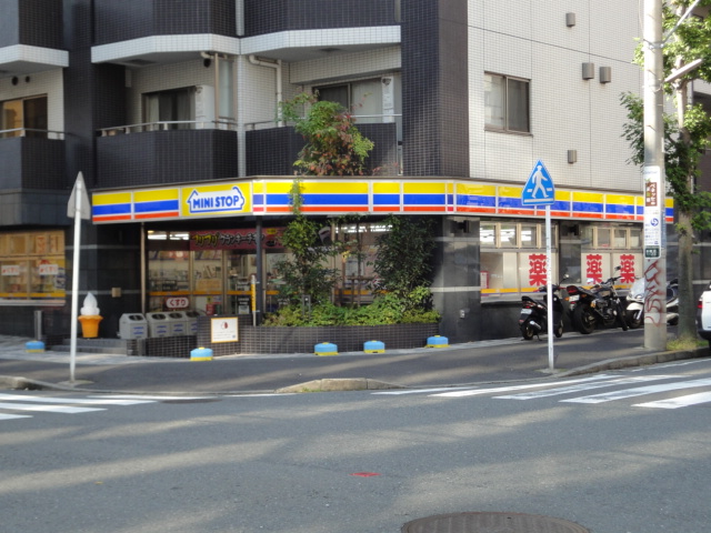 Convenience store. MINISTOP Shin-Yokohama 1-chome to (convenience store) 122m