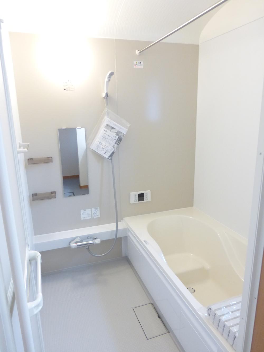 Bathroom. 1 Building Indoor (December 9, 2013) Shooting