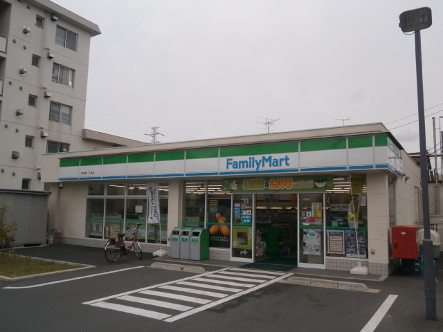 Convenience store. FamilyMart Takatahigashi chome store up (convenience store) 236m