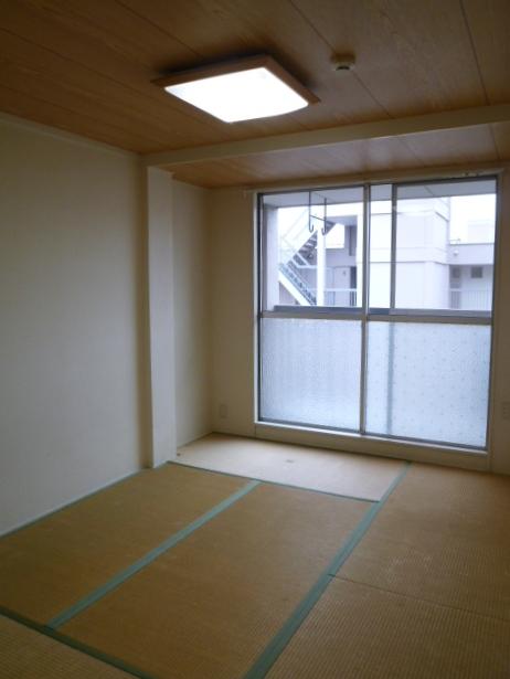 Non-living room. Indoor (11 May 2013) Shooting