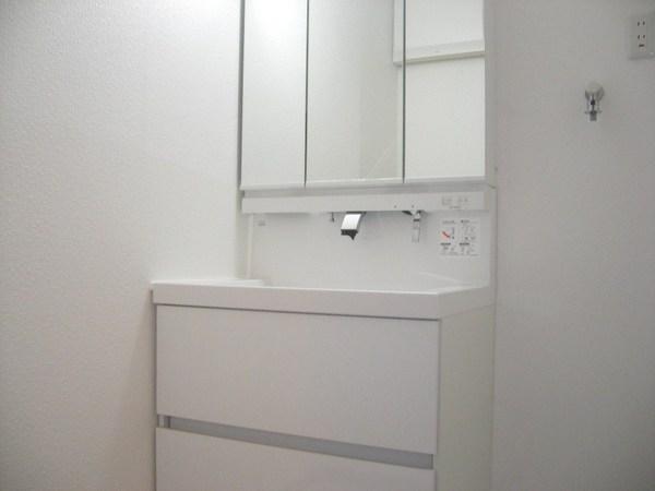 Wash basin, toilet. Indoor (10 May 2013) Shooting