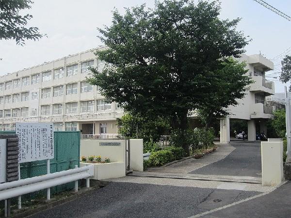 Junior high school. 2000m to Shinohara junior high school