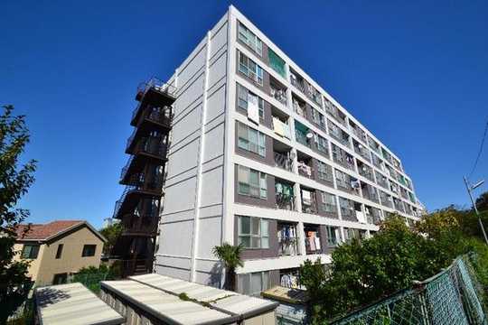 Local appearance photo. It is a photograph of the overview.