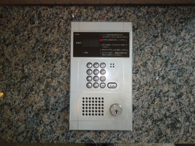 Entrance. Common areas