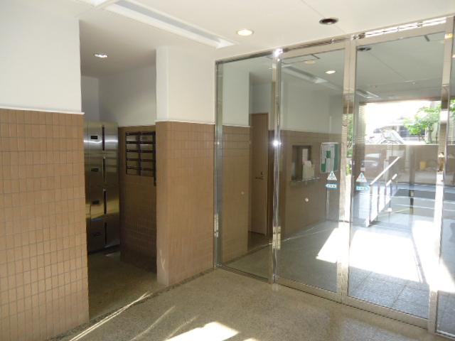 Entrance. Common areas