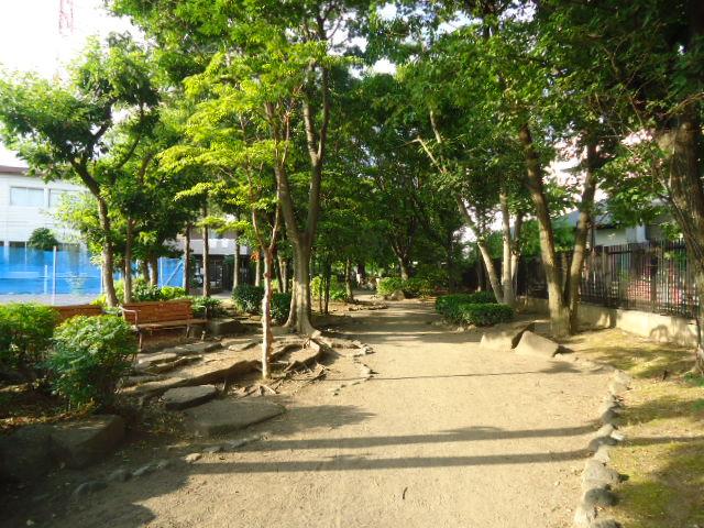 park. 120m until Nitta green road